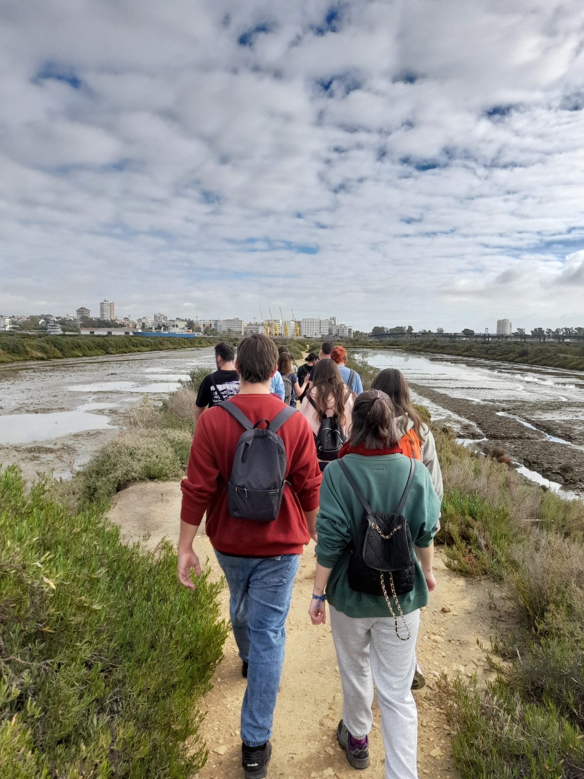 Los GDR de Huelva organizan una jornada de senderismo para jóvenes en Marismas del Odiel