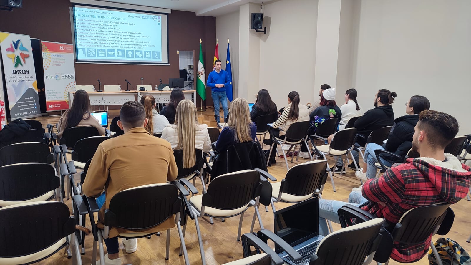 Jóvenes del Condado de Huelva beneficiarios del Plan HEBE reciben talleres de búsqueda activa de empleo
